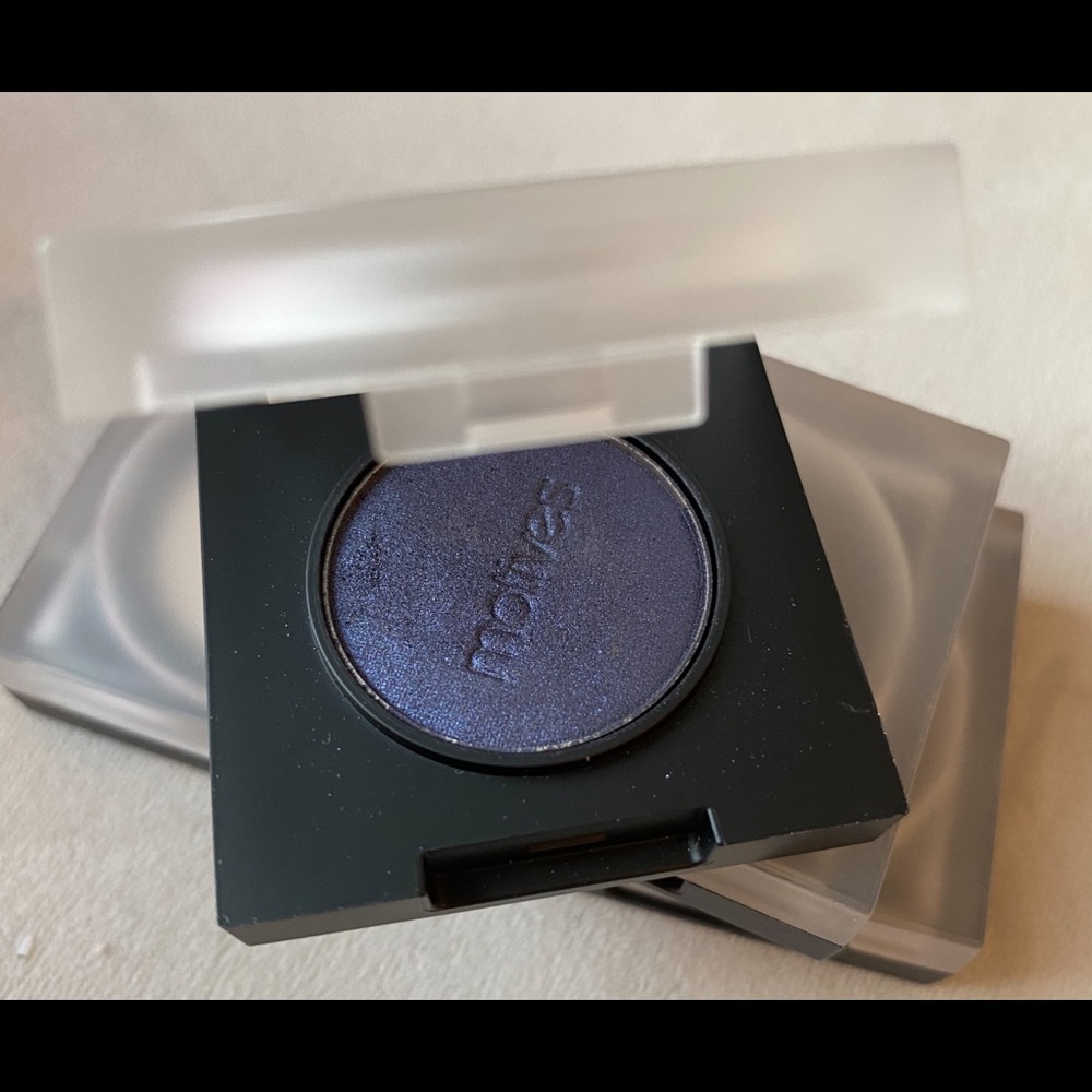 Motives Pressed Eye Shadow - Midnight